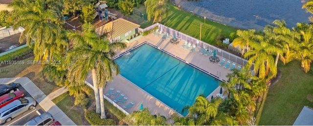 1775 NW 166th Ave, Pembroke Pines, FL 33028