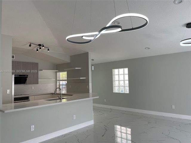 1775 NW 166th Ave, Pembroke Pines, FL 33028