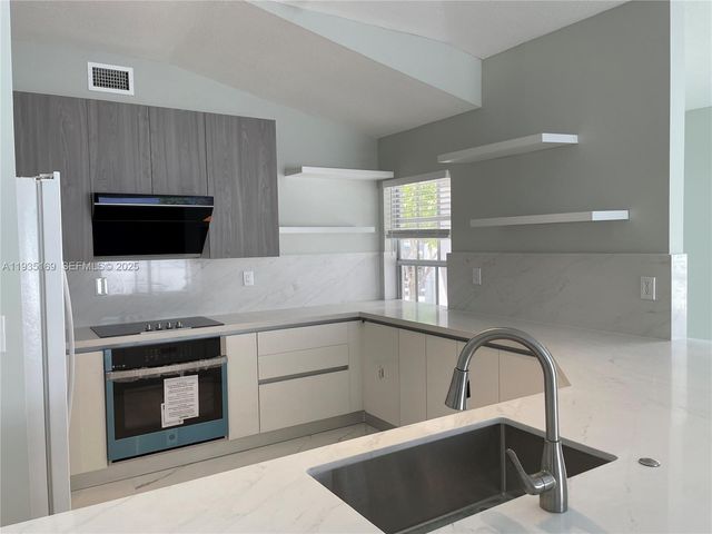 1775 NW 166th Ave, Pembroke Pines, FL 33028