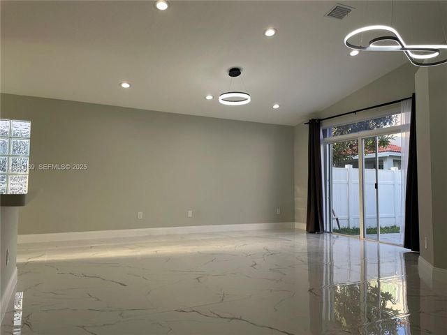 1775 NW 166th Ave, Pembroke Pines, FL 33028