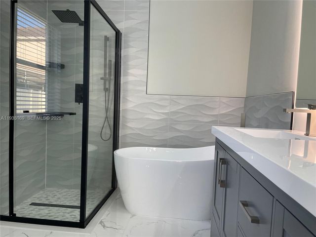 1775 NW 166th Ave, Pembroke Pines, FL 33028