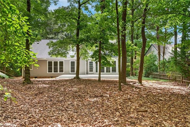 4702 Country Woods Lane, Greensboro, NC 27410
