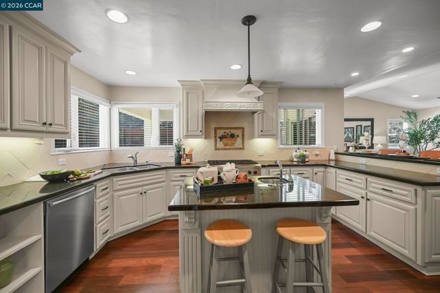 115 Moraga Way, Orinda, CA 94563