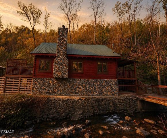 289 Roaring Fork Road, Gatlinburg, TN 37738