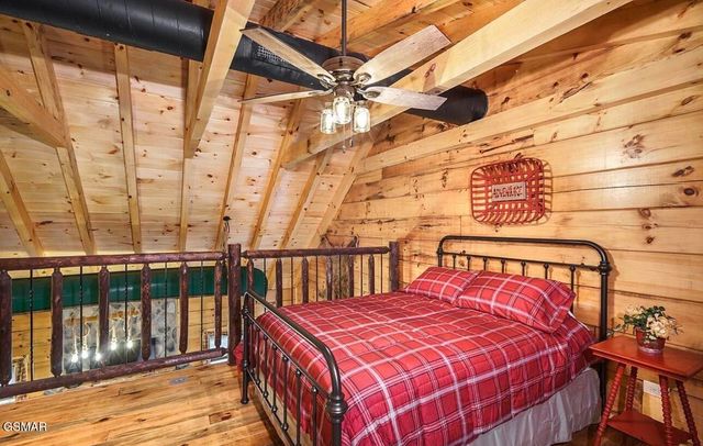 289 Roaring Fork Road, Gatlinburg, TN 37738