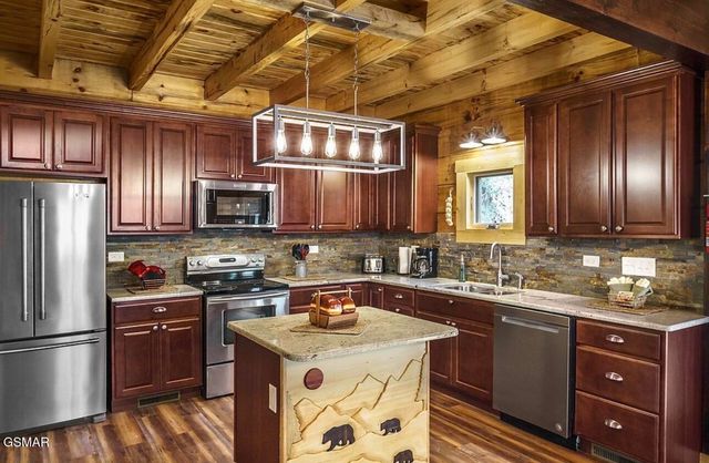 289 Roaring Fork Road, Gatlinburg, TN 37738