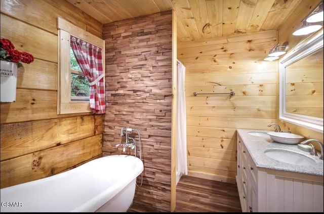 289 Roaring Fork Road, Gatlinburg, TN 37738