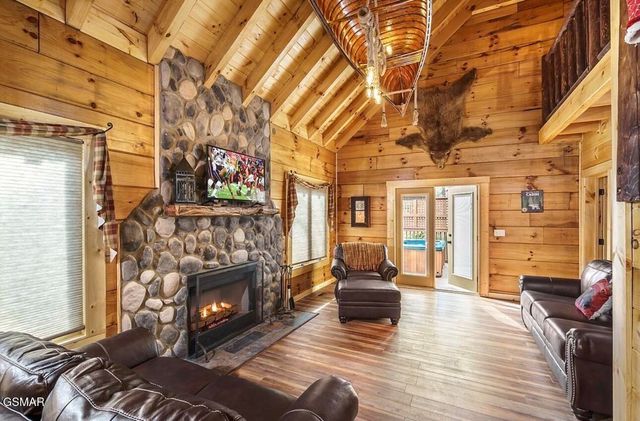 289 Roaring Fork Road, Gatlinburg, TN 37738