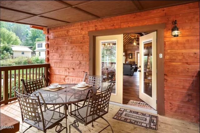 289 Roaring Fork Road, Gatlinburg, TN 37738