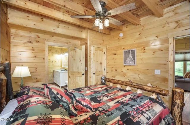 289 Roaring Fork Road, Gatlinburg, TN 37738