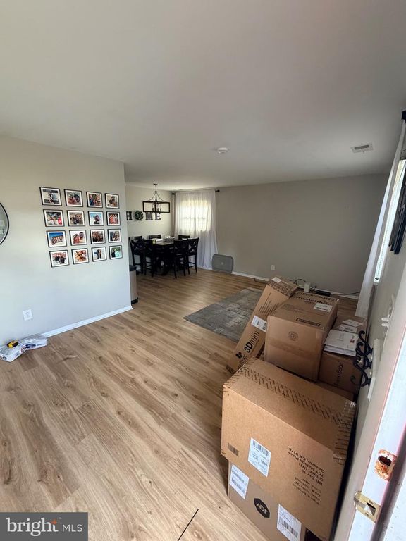 Image 2 of property listing at 521 CORINTHIAN AVE, Essington, PA 19029