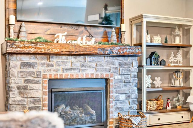 926 E Downshire Drive, Nixa, MO 65714