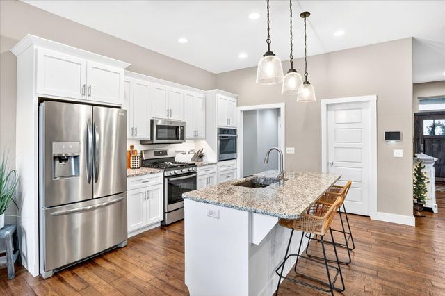 926 E Downshire Drive, Nixa, MO 65714