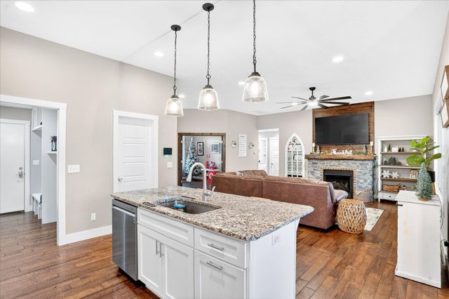 926 E Downshire Drive, Nixa, MO 65714