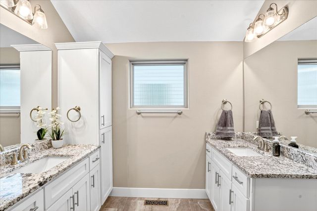 926 E Downshire Drive, Nixa, MO 65714