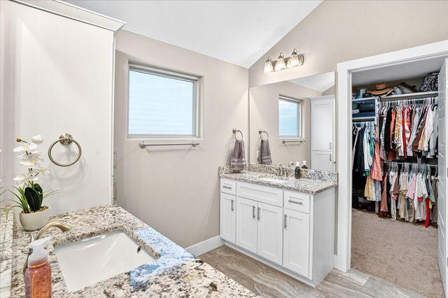 926 E Downshire Drive, Nixa, MO 65714