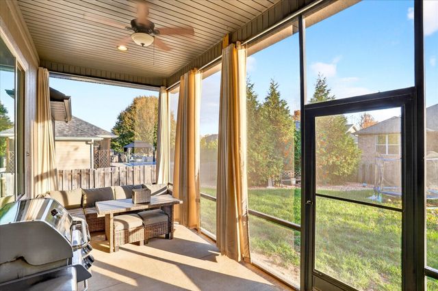 926 E Downshire Drive, Nixa, MO 65714