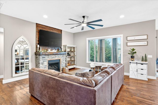 926 E Downshire Drive, Nixa, MO 65714