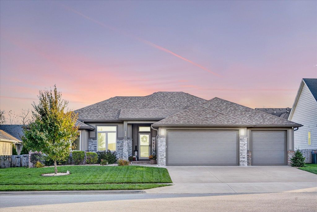 926 E Downshire Drive, Nixa, MO 65714