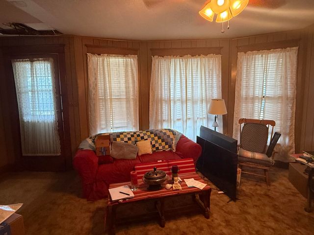 527 Olive Street, Carthage, MO 64836