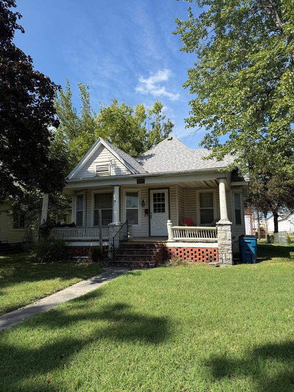 527 Olive Street, Carthage, MO 64836
