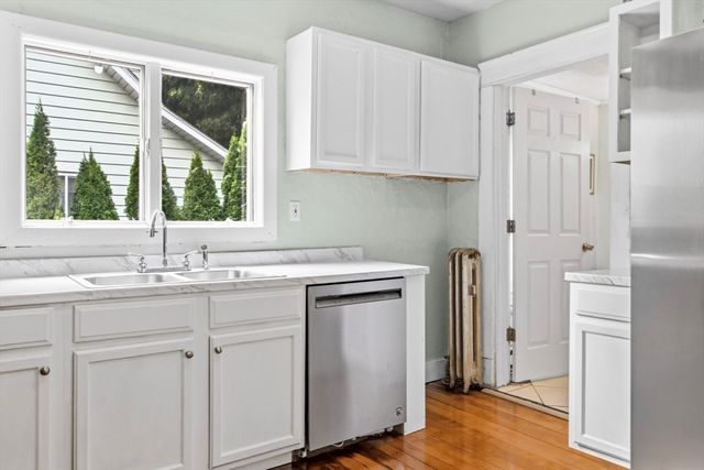 51 Francis Ave, Holyoke, MA 01040
