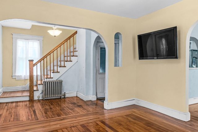 51 Francis Ave, Holyoke, MA 01040