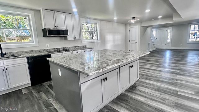 5241 MAIN ST, Stephens City, VA 22655