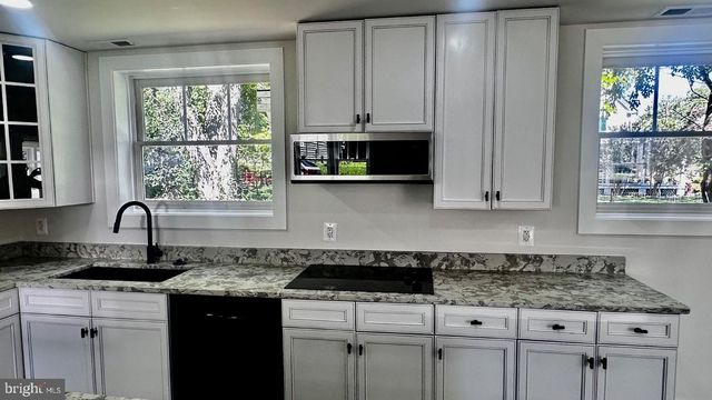 5241 MAIN ST, Stephens City, VA 22655