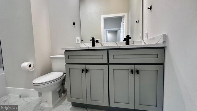 5241 MAIN ST, Stephens City, VA 22655