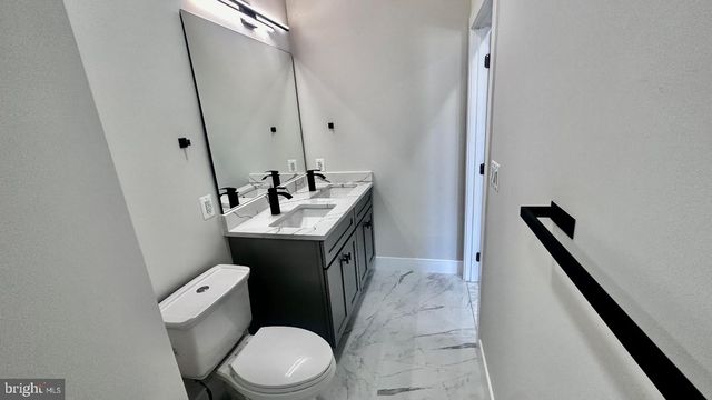 5241 MAIN ST, Stephens City, VA 22655