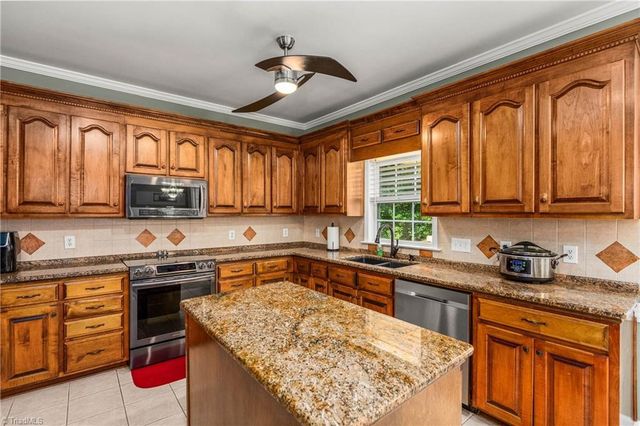 604 Doe Run Drive, Kernersville, NC 27284