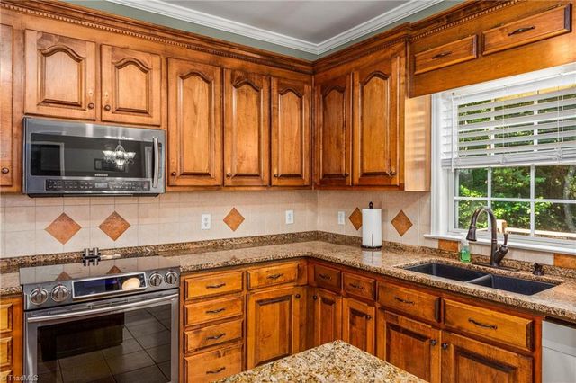 604 Doe Run Drive, Kernersville, NC 27284