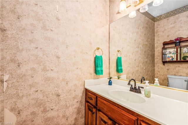 604 Doe Run Drive, Kernersville, NC 27284