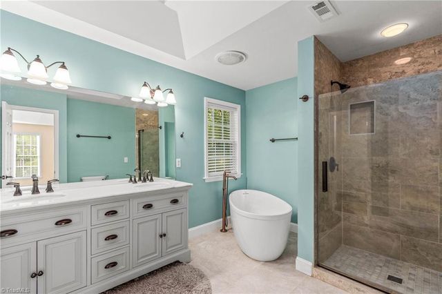 604 Doe Run Drive, Kernersville, NC 27284