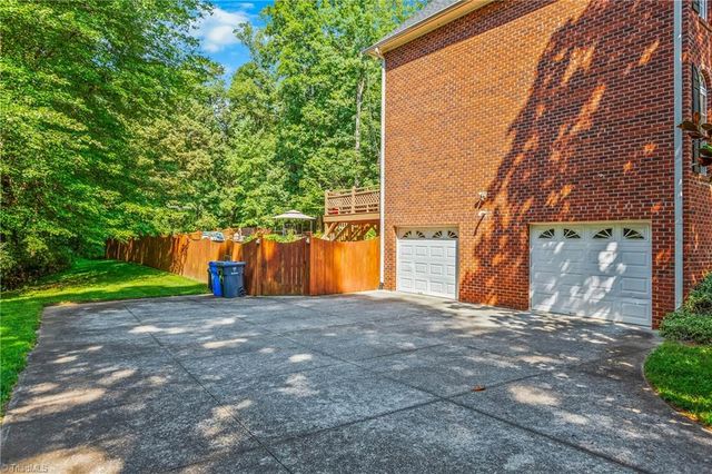 604 Doe Run Drive, Kernersville, NC 27284