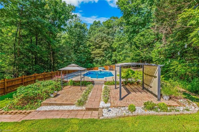 604 Doe Run Drive, Kernersville, NC 27284
