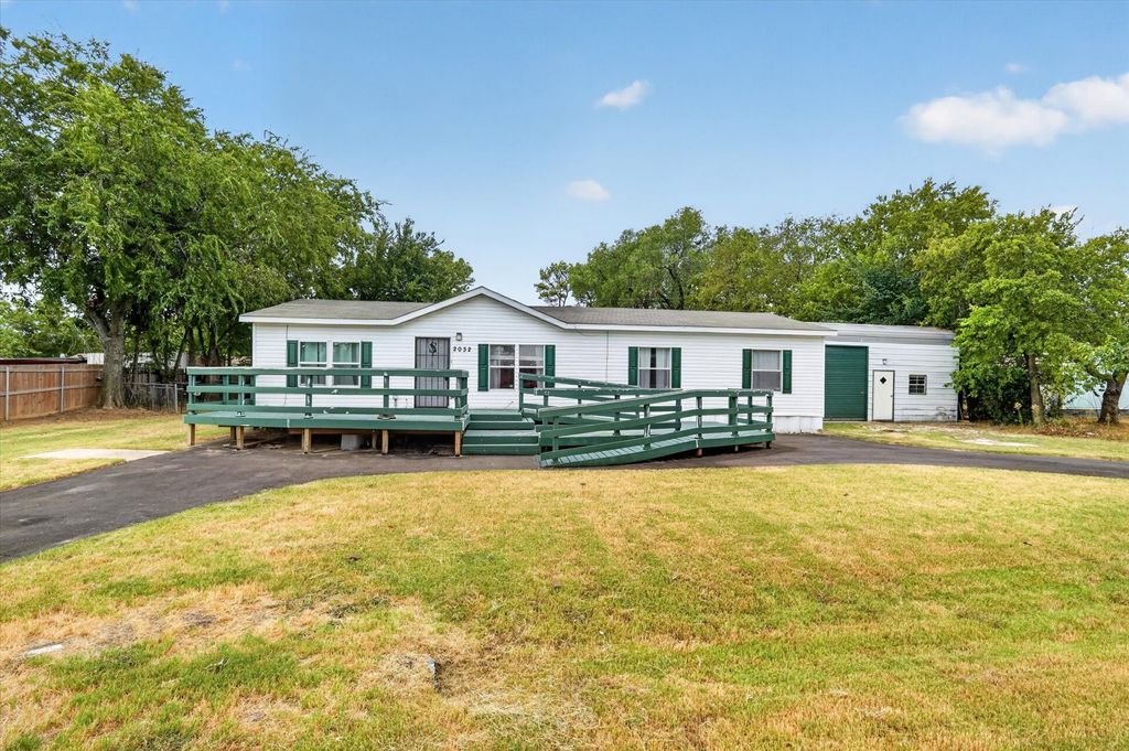2032 Dorothy Drive, Burleson, TX 76028 — exterior
