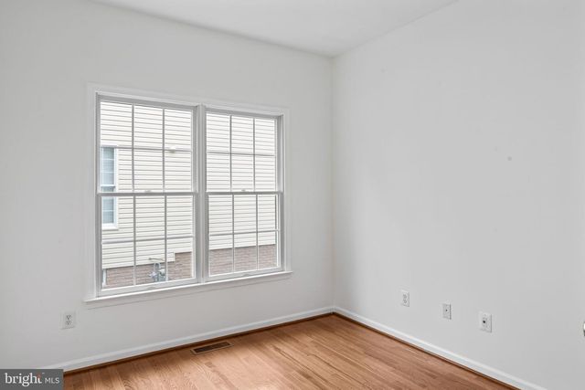 20129 BOXWOOD PL, Ashburn, VA 20147