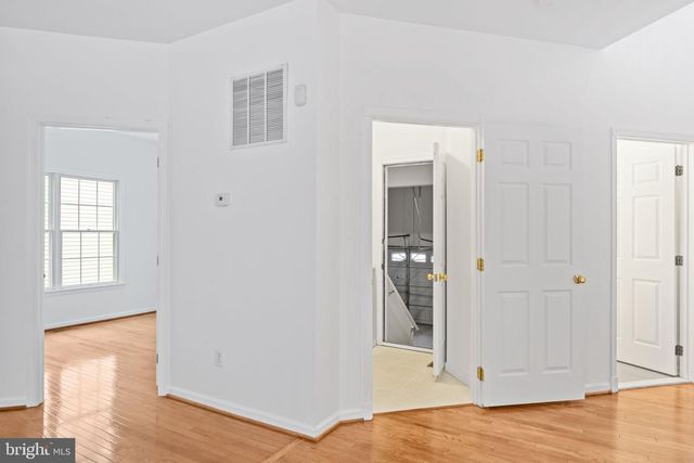 20129 BOXWOOD PL, Ashburn, VA 20147