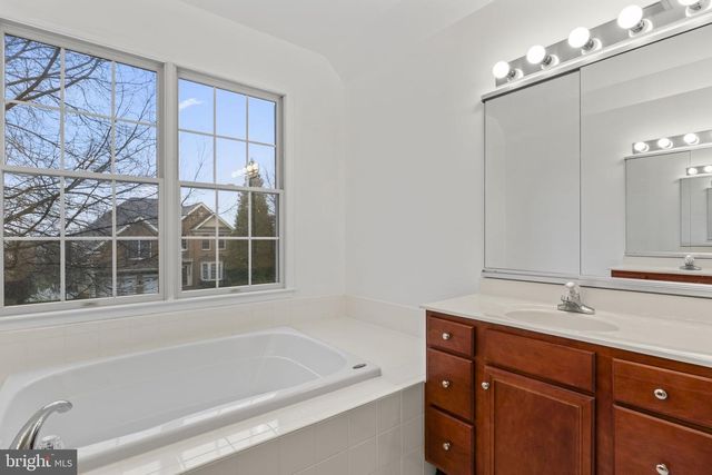 20129 BOXWOOD PL, Ashburn, VA 20147