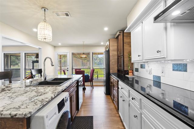 200 Old Bridge Lake, Houston, TX 77069