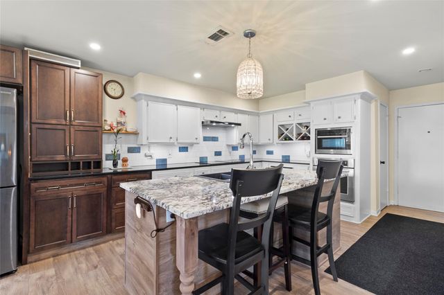 200 Old Bridge Lake, Houston, TX 77069