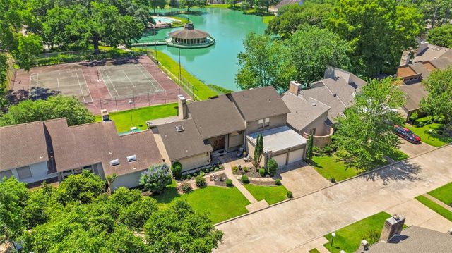 200 Old Bridge Lake, Houston, TX 77069