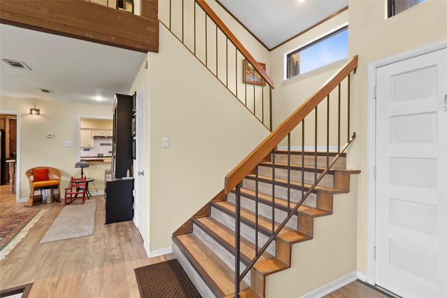 200 Old Bridge Lake, Houston, TX 77069