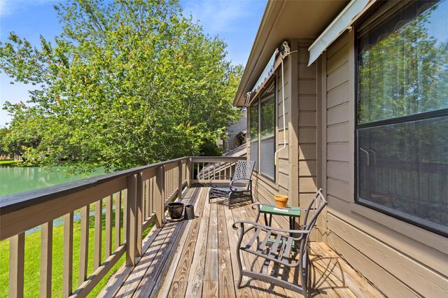 200 Old Bridge Lake, Houston, TX 77069