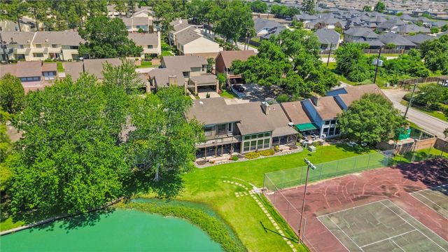 200 Old Bridge Lake, Houston, TX 77069