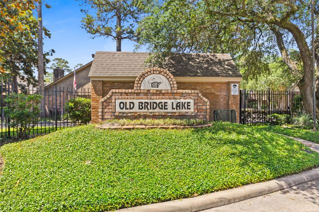 200 Old Bridge Lake, Houston, TX 77069