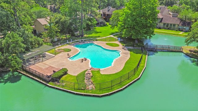 200 Old Bridge Lake, Houston, TX 77069