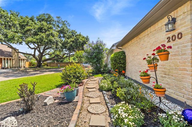 200 Old Bridge Lake, Houston, TX 77069